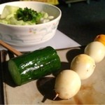 吾妻家 - 半コースのキュウリ,うずらの玉子、きゃべつの浅漬け