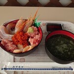 いとう水産 - 四色丼(海苔汁)1000円