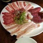 焼肉 平安郷 - まずは〜塩盛りをいただきます