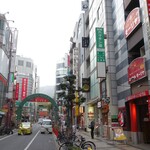 ロイヤルモーリヤ - .....左手奥に閉店した東急ハンズ.....突き当りは生田神社.....