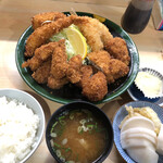 とんかつ春 - スペシャル定食（1200円）＋単品カキフライ。※一人前です。