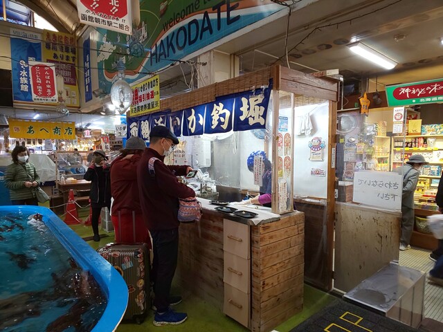 函館朝市 駅二市場 活いか釣り広場 函館 魚介料理 海鮮料理 食べログ 函館朝市 駅二市場 活いか釣り広場 函館 魚介料理 海鮮料理 食べログ