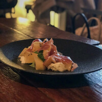 ワインとくつろぐ ツキアカリ - 