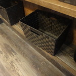 こくわがた - 棚の下には荷物入れがあります