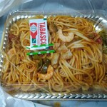 レストランデリバリ～HACHI - パーティーサイズナポリタン(2～3人前)¥1700 が、クーポン利用で¥1400。通常のテイクアウト利用なら10％引きになります。