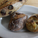 ハツタツ - ﾊﾟﾝ･ｵ･ｾｰｸﾞﾙ･ｵ･ｼｮｺﾗ、玉ねぎのキャラメリゼ、馬鈴薯のパン