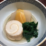 日本料理 太月 - ランチフルコース１６５００円。炊き合わせ。京大根の美味しいこと美味しいこと（╹◡╹）（╹◡╹）。ホタテの信太巻き、ちぢみほうれん草も良い塩梅です（╹◡╹）