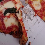 アンティカ オステリア アウン - マルゲリータピザ1296円　側面