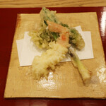 三宅輝 - 松葉蟹 、ふきのとう、たらの芽、ぎょうざにんにくの天ぷら