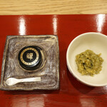 三宅輝 - 松葉蟹の甲羅で火を入れた味噌リゾット　国産キャビアをのせて