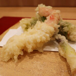 三宅輝 - 松葉蟹 、ふきのとう、たらの芽、ぎょうざにんにくの天ぷら