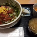 こぶや亭 - 中おち丼＋卵、￥800+50。