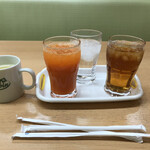 まんが喫茶 ログキャビン - ドリンクバーからコーンスープに烏龍茶に野菜ジュースに炭酸水。