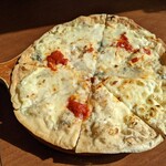 Piachere - ピザ ゴルゴンゾーラチーズとクリーム
