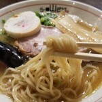 らー麺 山さわ - 鶏白湯(麺アップ)