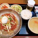 Kankokuryouri Puyo - ビビン冷麺定食 930円