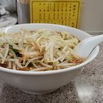 中華麺店 喜楽 - 横からもやしワンタン麺