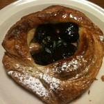 チェット ベイカリー - ダークチェリーパイ