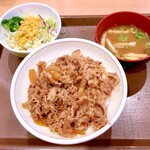 すき家 - 牛丼の中盛りサラダセット