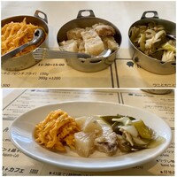 レストラン アルティザン（restaurant Artisan） - アミューズ お皿に好みの量を移していただきますが、全部食べても残しても良いそうですので、それぞれを半分ずついただきました。 ◎ キャロットラペ     酸味のある人参サラダ、シャキシャキとした歯ざわりです。  ◎ 三浦の大根のブルーチーズ和え     ローストした大根がしんなりとしてチーズに合います。  ◎ 長葱とえのき茸のマリネ     酸味も程よくさっぱりとしています。