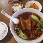 豫園飯店 - 角煮そば+ライス　モヤシと杏仁豆腐はサービス