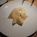 terzo - 「洋梨とブラッティーナチーズの冷菜 (ハーフ)」1500円