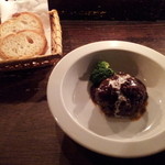 日南 - 軟骨ハンバーグ（ハーフ）とバケット