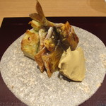 神保町 傳 - 鮎の半日干し・鮎ワタのパテ・蓼の米粉パン