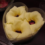 神保町 傳 - 野菜サラダ女性にはブーケ付き♪謎の花の正体！