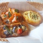 ブーランジェリー ツール・ド・フランス - 飛騨トマトのピッツァ・夏野菜とメンタイポテトのデニッシュ・ツナと辛子蓮根