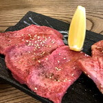 特選黒毛和牛 黒三宝 - 