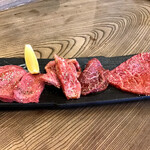 特選黒毛和牛 黒三宝 - 