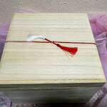 京料理　宮前 - ちゃんとした、桐箱です。