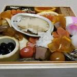 京料理　宮前 - 二段目、ギッシリと詰まっています。