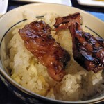 焼肉食堂 リキ太郎 - 上カルビ、レバーご飯にのせて