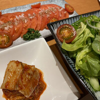 大東園 離れ 祇園亭 - キムチ450円塩サラダ600円トマトサラダ600円
