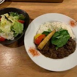 Ita Meshi Baru Riccio - スパイス香る牛すじカレー