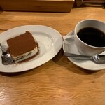 Ita Meshi Baru Riccio - ティラミス、ホットコーヒー