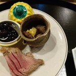 和ごころ 泉 - 鴨ロースのじゅわ感が半端なし。なまこはこのことのとも合え。黒豆は炊きあげの地が入っているのだけどこれが美味し過ぎて破顔。隠し味の蜂蜜の香り。