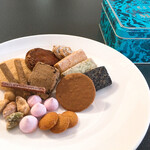 銀の森 - 14種の森の恵みたち　あ、1種類足りない・・パレ・レーズン食べちゃった(≧▽≦)