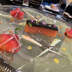 ガストロノミー ジョエル・ロブション - ■スコットランド産サーモン ゆっくりとコンフィにし、キャビアを乗せ 野菜のラヴィオリとワサビのクリーム