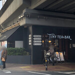 TINY BREAD & CAKE NATURA MARKET - お店は高架下に広がります。