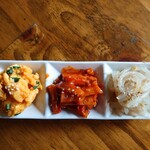 Monnankamuja - 前菜の玉子、ゴボウのキムチ、もやしナムル
