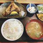 Machiko - 日替り定食：ぶりかま塩焼