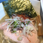 吟麺 今日華 - 2種類の豚チャーシュー！玉ねぎが甘い！