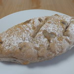 オーガニックレストラン 田舎の日曜日 - クルミのパン