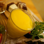 Natural Food Dining LOHAS - 　スムーシー（日替わり）トロピカル系（マンゴー＆バナナ）