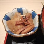 魚晴 - 小鉢のイカの肝のきいたイカと里芋のも美味しい。