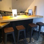 焼鳥 神保町とり瑛 - 焼き台目の前の特等席　あったか～いです