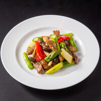 牛フィレと季節野菜の黒胡椒炒め